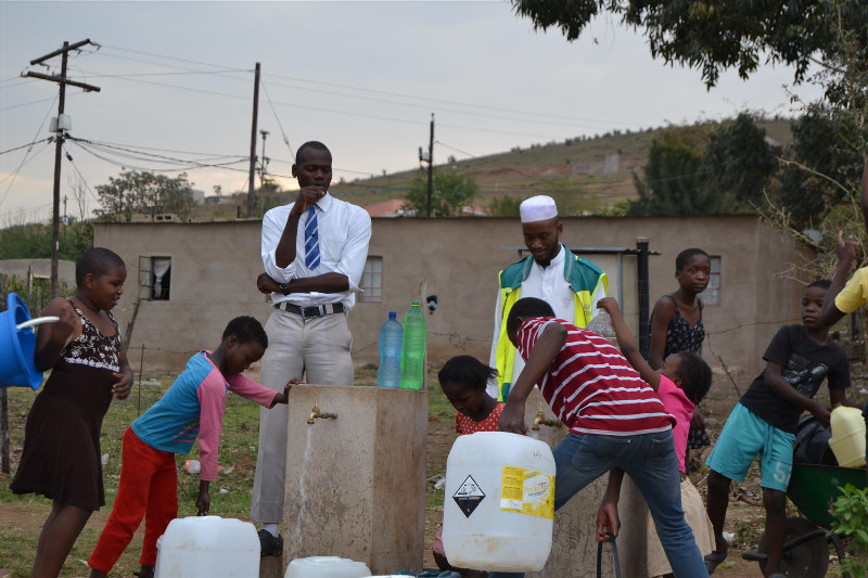 Like all of the five boreholes sponsored by Operation Hydrate at Zululand schools, the borehole serves the needs of both school and surrounding community